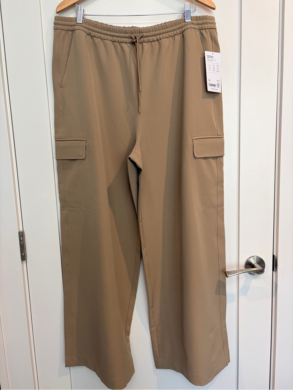 Athleta Oversized Cargo Pants in Tan XL